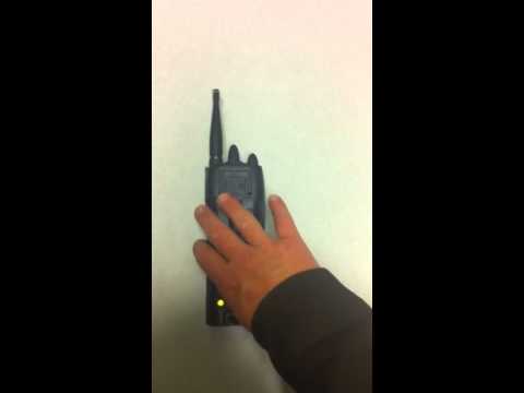 Attaching the battery/removing