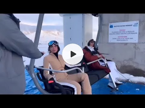 Demet Özdemir has released brand new photos.