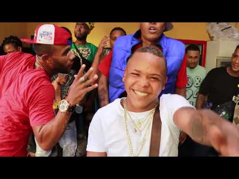 Modo Muñequito - El Peluche 42 x El Muñequito (Video Oficial)