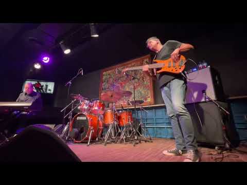 Jimmy Haslip with Jeff Lorber at the Jazz Kitchen July 2022, one of the best bassists ever part 3