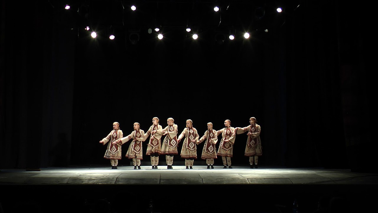 20. Коллектив "Чароит"  эвенкийский танец Далычакан