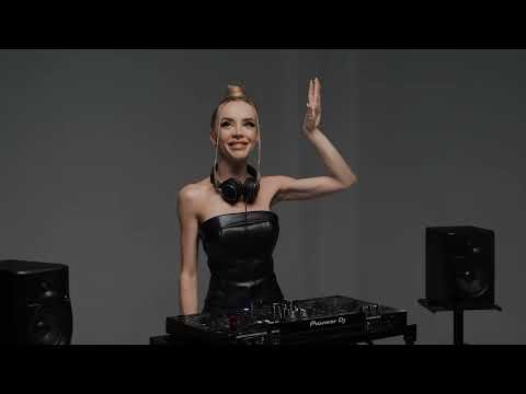 Karry G - Live Podcast 007 / 4K Melodic Techno & Progressive House