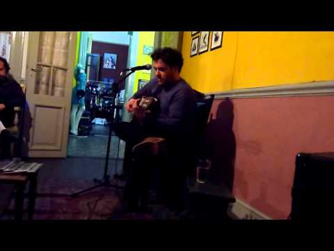 Fernando Cortizo en La Casona Mágica: Barullo
