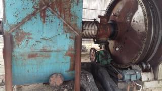 preview picture of video 'পূরা‌নো টায়ার হ‌তে জালা‌নি তেল তৈ‌রির প্রকৃৃয়া'