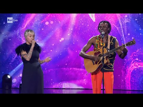 L'esibizione di Malyka Ayane e Chris Obehi - Dalla strada al palco - 17/01/2025
