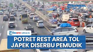 Potret Rest Area Tol Jakarta-Cikampek Membeludak Dipadati Pemudik hingga Antrean Mobil Mengular
