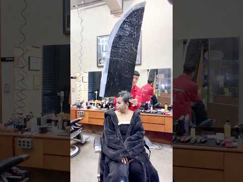As-tu déjà vu une coiffure en forme de couteau de cuisine