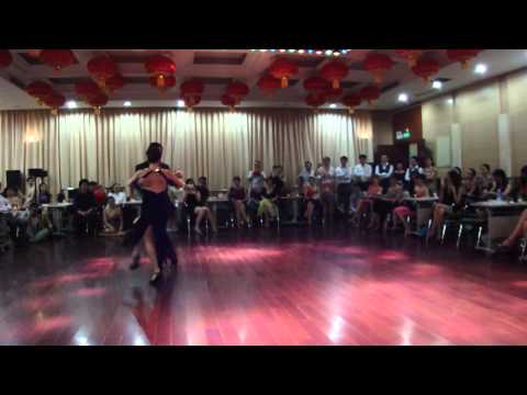 Paula Ballesteros y Alejandro Hermida  4. Vals - Temblando