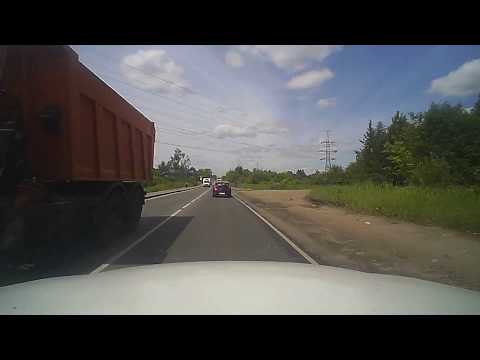 Эффектный полёт мотоциклиста