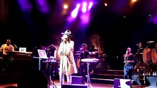 SLY ERYKAH BADU 32