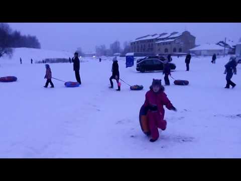 Катиние на ватрушках с земляного вала