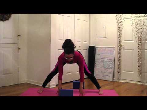 YOGA: Creative Moon Salutation: LauraGYOGA