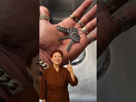 🔑 Ritual simbólico com chaves para prosperidade #shorts