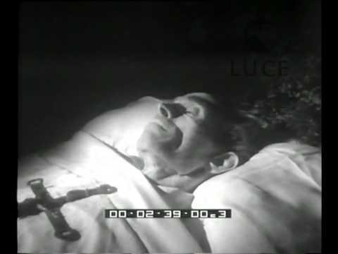 Mourning for the theater
Raffaele Viviani