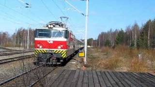 preview picture of video 'P706 arrives Utajärvi'