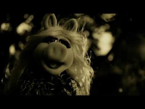 Miss Piggy spoofs Adele's Hello