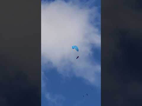 Parapentes Oriente Antioqueño   volando sobre Granada