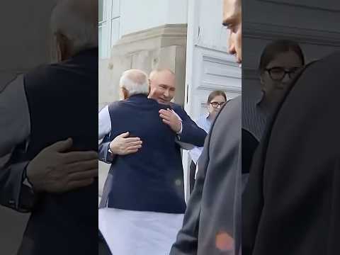 Putin and Modi Embrace as Indian PM Ends Moscow Visit