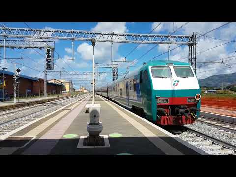 Arrivo di un treno regionale a Lamezia Terme Centrale