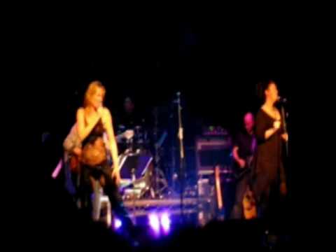 Lucy Lawless  conce in London 2009