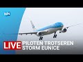 LIVE OM 15 UUR ? Piloten landen op Schiphol in storm Eunice