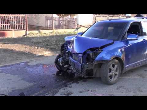 Totálkárosra tört a kerítésbontó Suzuki Mandabokorban - szon.hu