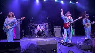 Download lagu QWER ‘Dear’ Rockation live in Brooklyn New York 큐더블유이알 251031 4K mp3
