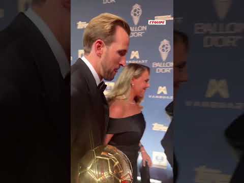 👑🏴󠁧󠁢󠁥󠁮󠁧󠁿 Le roi Harry Kane quitte la cérémonie après son sacre au Ballon d’Or 2026 #ballondor