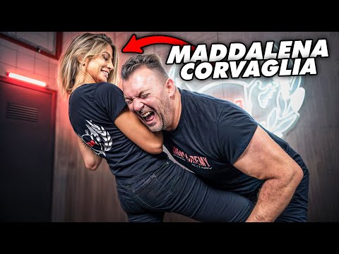 Una DONNA può DIFENDERSI? aggredisco MADDALENA CORVAGLIA 😱