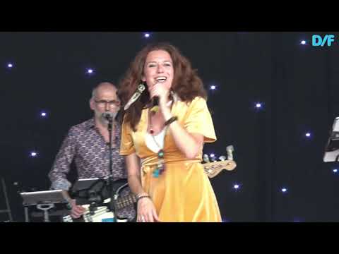 Bend Me, Shape Me - John Terra EN Amarillis Temmerman