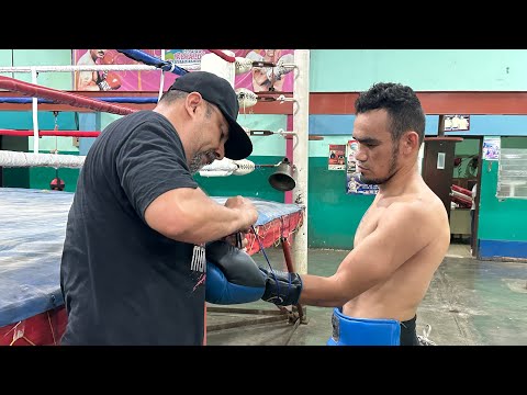 Retador Nica Gerardo Zapata en acción