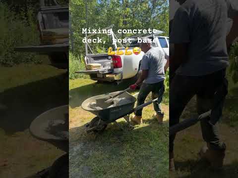 Mixing concrete deck post base😜#shorts #fyp #deck #subscribe #shortsfeed #short #love #diy #amor 😜