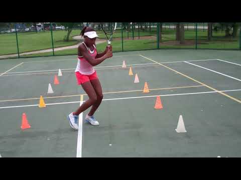 Cori Coco Gauff bending loading with back foot and alligning feet with small steps
