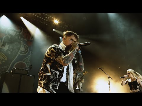 Frank Carter & The Rattlesnakes - Off With His Head ft. Cassyette (Official Video)