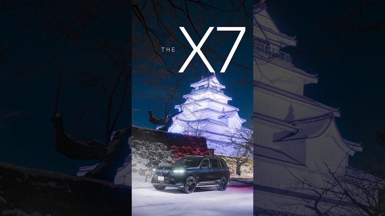 雪夜に浮かぶ幻想的な鶴ヶ城に、静かに重なるBMW X7。
