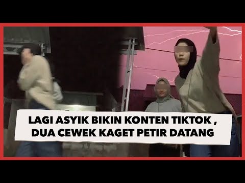 Lagi Asyik Bikin Konten TikTok Viral, Dua Cewek Kaget Petir Tiba-tiba Datang Menyambar