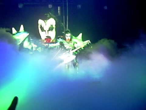 KISS - Ostrava - Gene solo