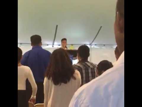 Evang: Justin Cruz predicando en AJMI campamento de Jóvenes