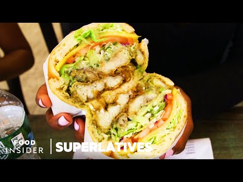 烘烤和鯊魚是千裡達託貝哥最具代表性的快餐三明治 (Bake And Shark Is Trinidad And Tobago's Most Iconic Fast-Food Sandwich | Superlatives)