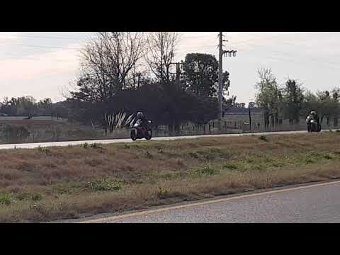 Tirada de motos R1 en autopista(1)