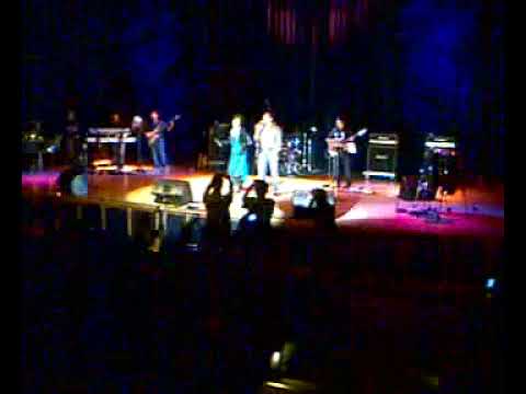 ဇော်ဝင်းထွဋ် duet ထွန်းအိန္ဒြာဗို 💕 ကိုယ်တို့ဝေးနေ မိုင်ပေါင်းကုဋေ (SG Live!)