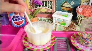 BOLO DE NINHO E COMIDINHAS