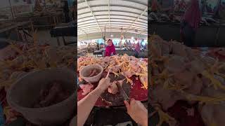Download lagu Expensive chickens sell cheaply if the buyer is like this #cuttingskills #chicken #shorts #short mp3