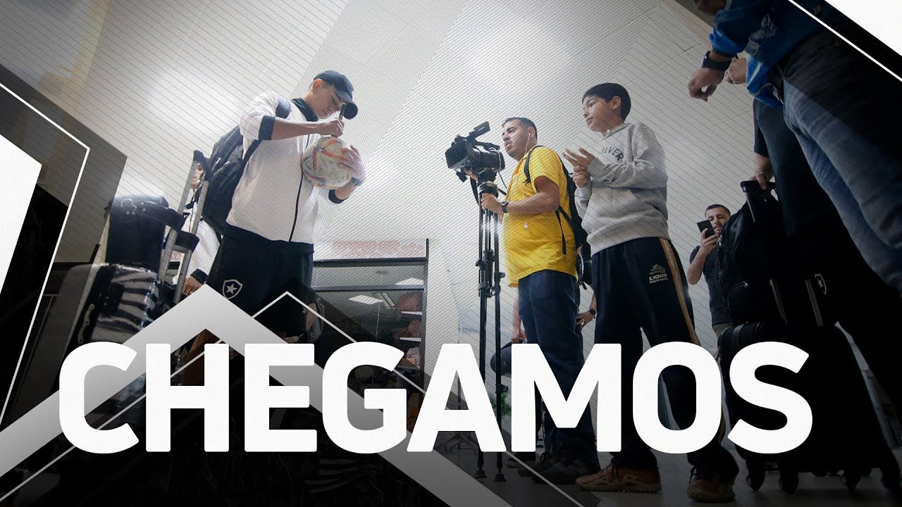 VÍDEO | Com direito a hino no piano, Botafogo chega ao Paraguai para duelo contra o Guaraní