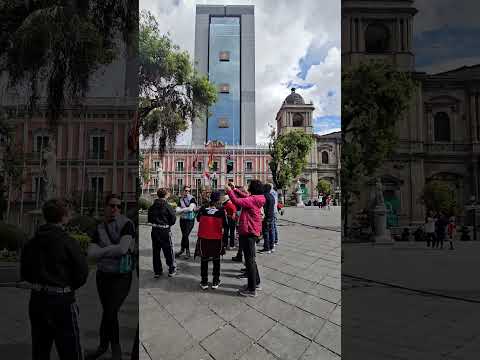 Recorremos la Plaza  Murillo en La Paz