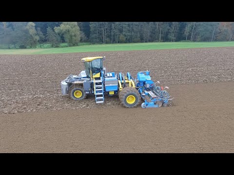 144 mal Präzision in blau auf 18m 2 Selbstfahrende Saatmaschinen und 2 Traktorengespanne "Ryser"