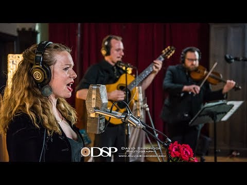 Echo Sessions 56 - Queen Bee and The Honeylovers - Dr. Grove's Tasteless Chill Tonic