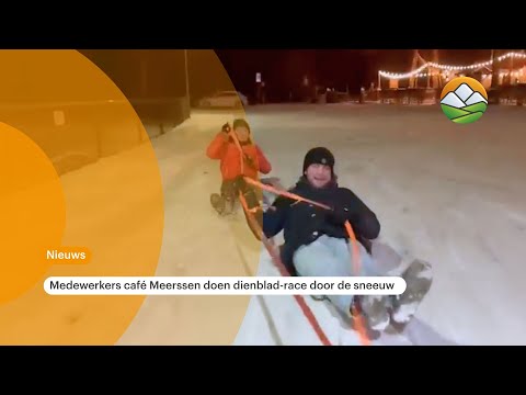 Medewerkers café Meerssen doen dienblad-race door de sneeuw