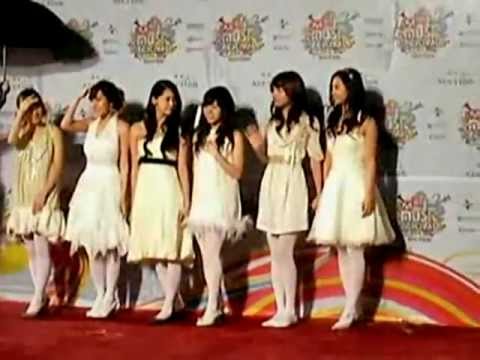 071117 [스포츠서울TV] [MKMF동영상] 소녀시대, 비에 젖는 건 싫어요~