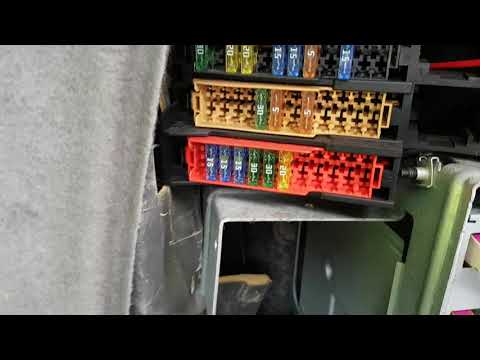 Audi Q7 fuse box location